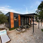 Appartement Strandhaus Danica - Bain- Zut - Kornati By Interhome *