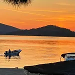 Strandhaus Danica - Bain- Zut - Kornati By Interhome