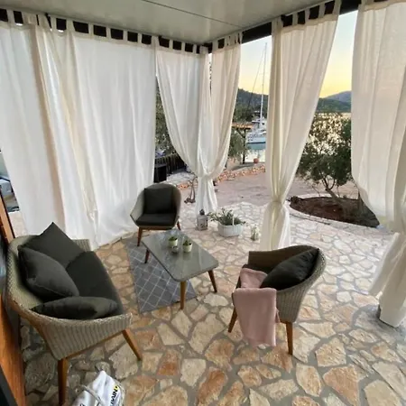 Strandhaus Danica - Bain- Zut - Kornati By Interhome *