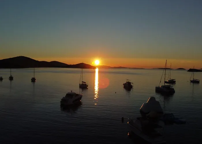 Apartment Strandhaus Danica - Bain- Zut - Kornati By Interhome