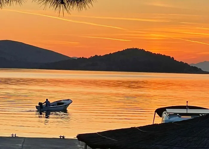 Strandhaus Danica - Bain- Zut - Kornati By Interhome