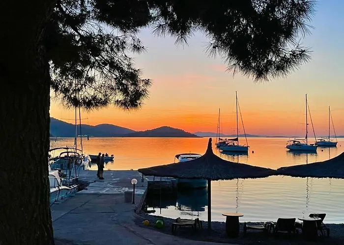 Strandhaus Danica - Bain- Zut - Kornati By Interhome Pristanisce